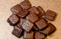 Schoko-Salmiak Bonbon Schoko-Salmiak Bonbon